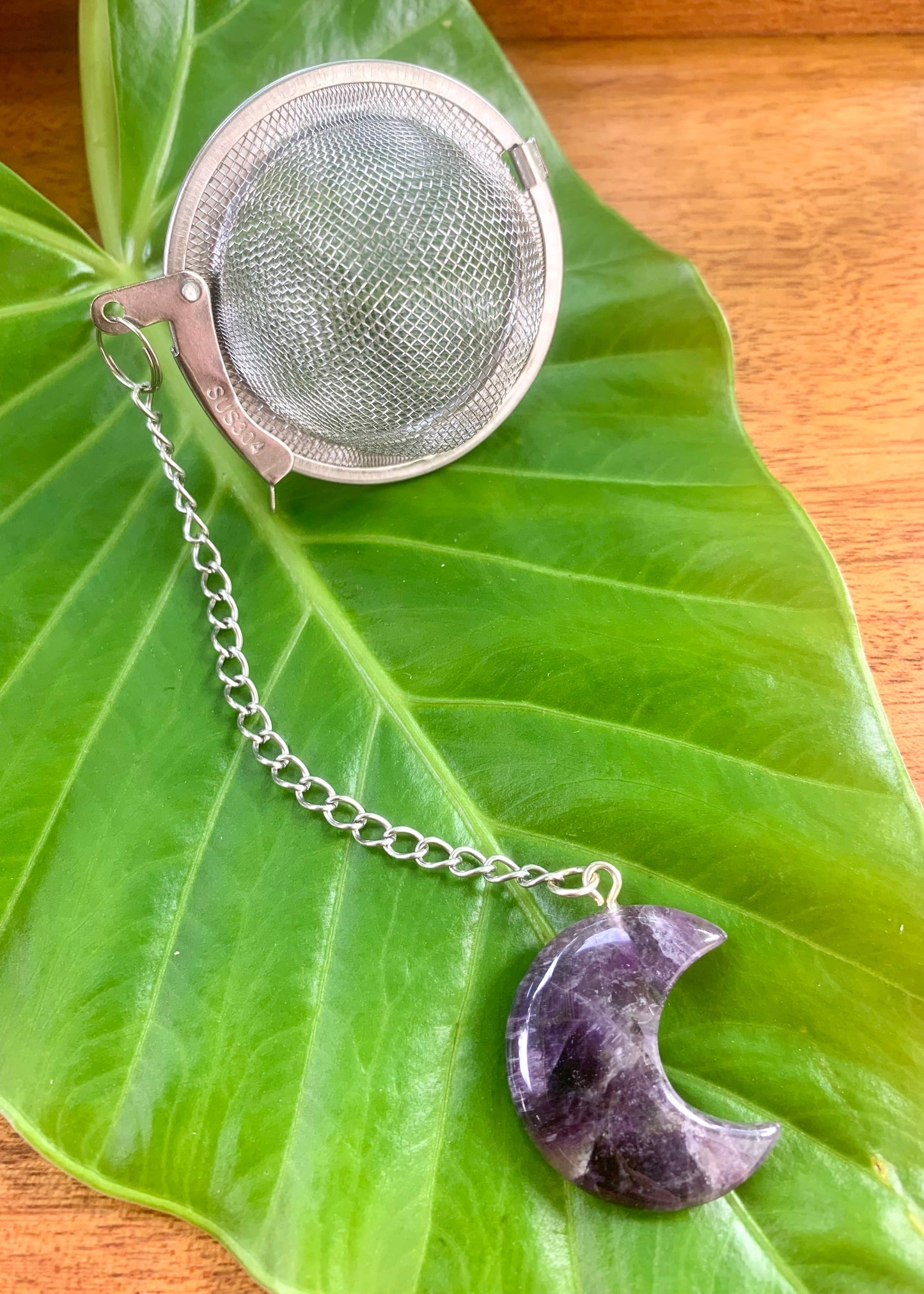 MESH BALL TEA INFUSER -with moon or heart crystal
